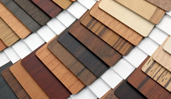 So sánh chi tiết bề mặt gỗ tủ bếp Melamine và Laminate So sánh chi tiết bề mặt gỗ tủ bếp Melamine và Laminate