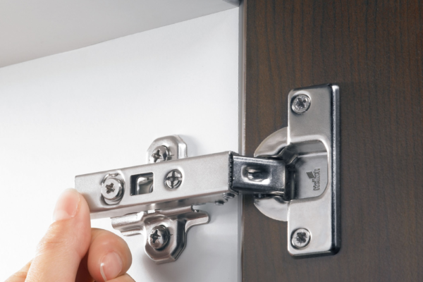 Những điều cần biết về bản lề tủ bếp Những điều cần biết về bản lề tủ bếp